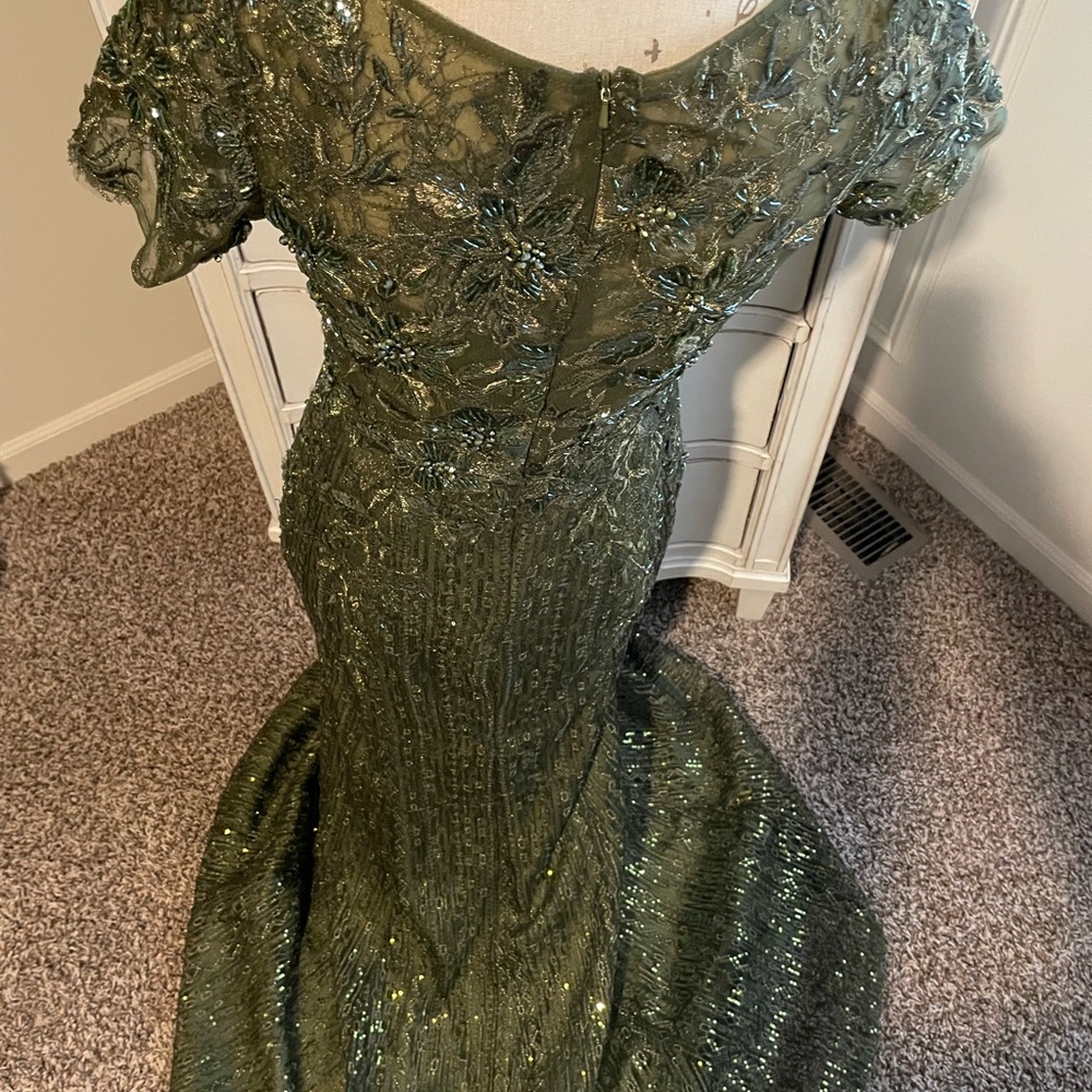 Mac Duggal 20282 Short Sleeve Embroidered Dress Gown Olive Sz 4 $798 - Picture 8 of 15